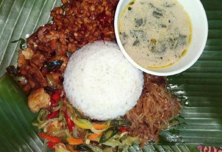 Nasi Rames Albas: Lezatnya Kebanggaan Cilacap yang Tak Terlupakan